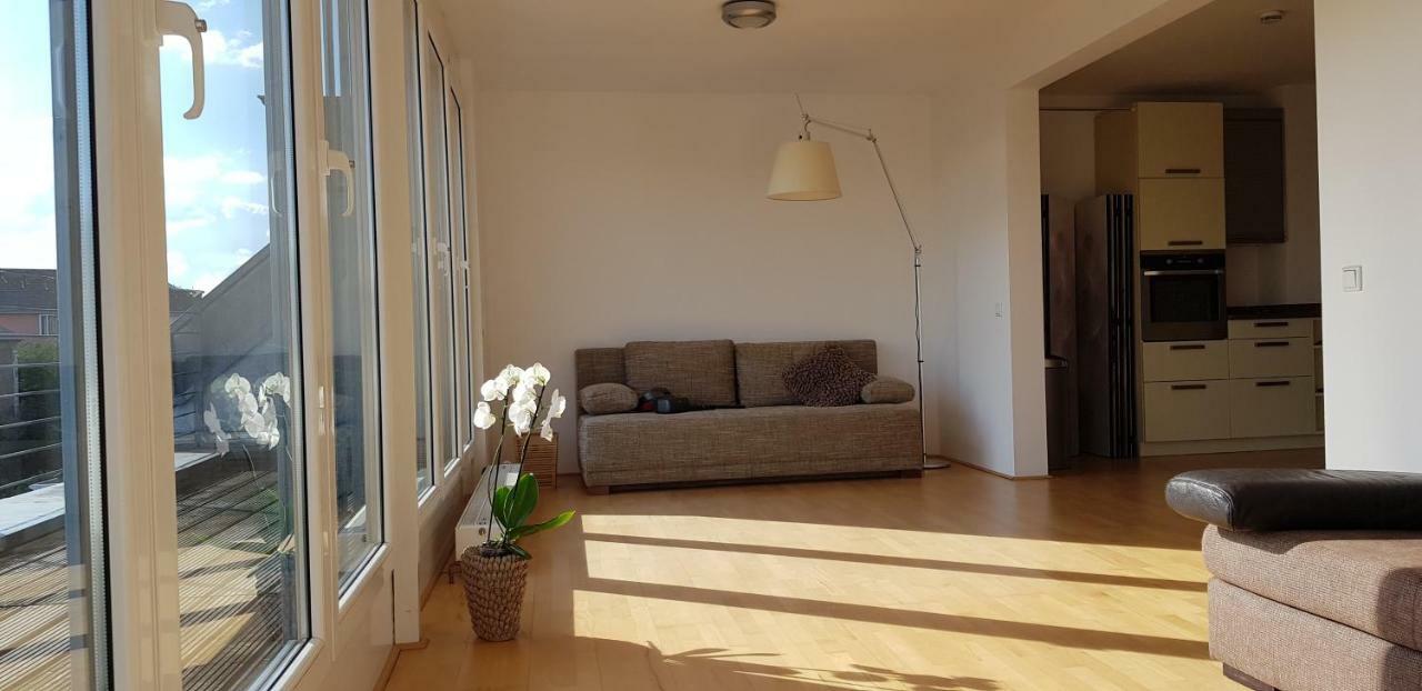 B8 - Just A Private Accommodation Dusseldorf Ngoại thất bức ảnh