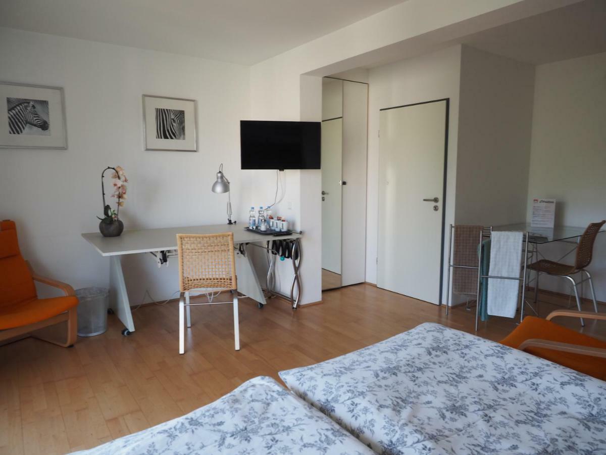 B8 - Just A Private Accommodation Dusseldorf Ngoại thất bức ảnh