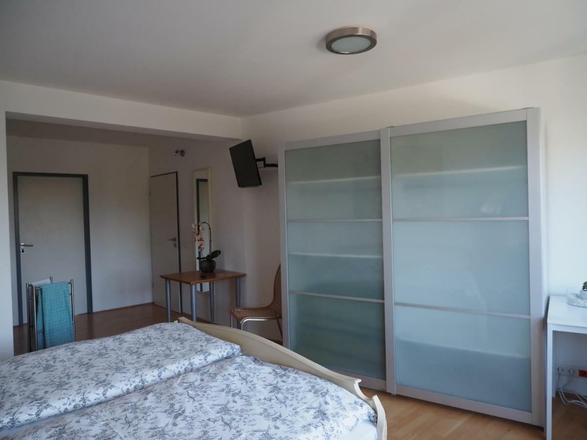 B8 - Just A Private Accommodation Dusseldorf Ngoại thất bức ảnh