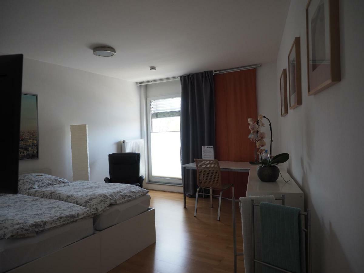 B8 - Just A Private Accommodation Dusseldorf Ngoại thất bức ảnh